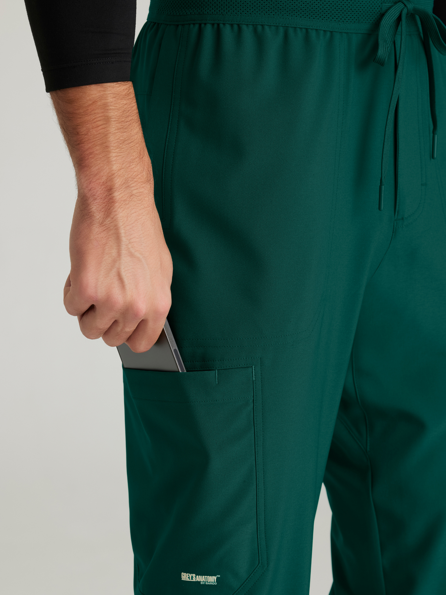 Grey’s Anatomy™ Scrubs Evolve Hombre Hunter Green