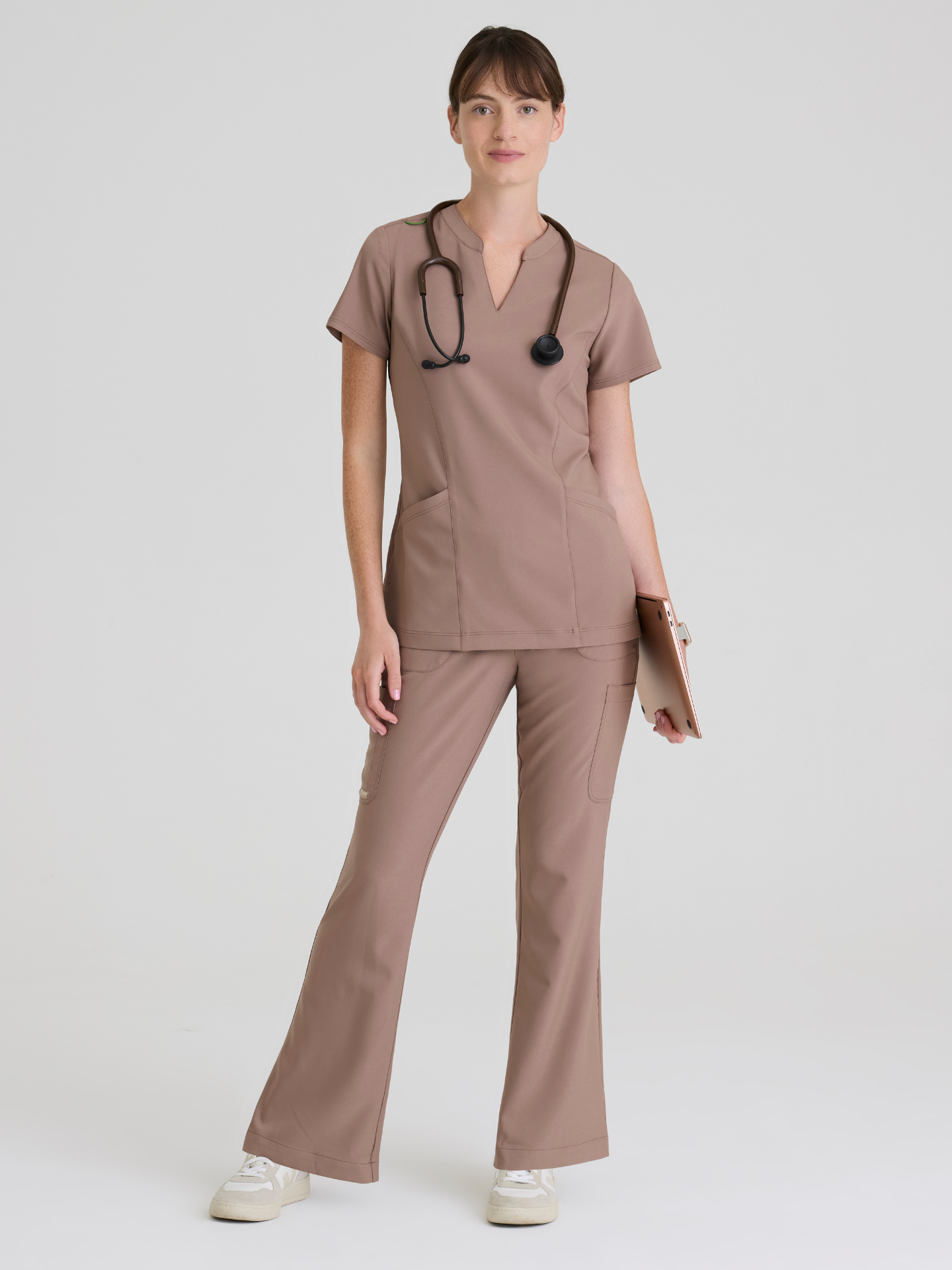 Grey’s Anatomy™ Scrubs Sky Flare Mujer Driftwood