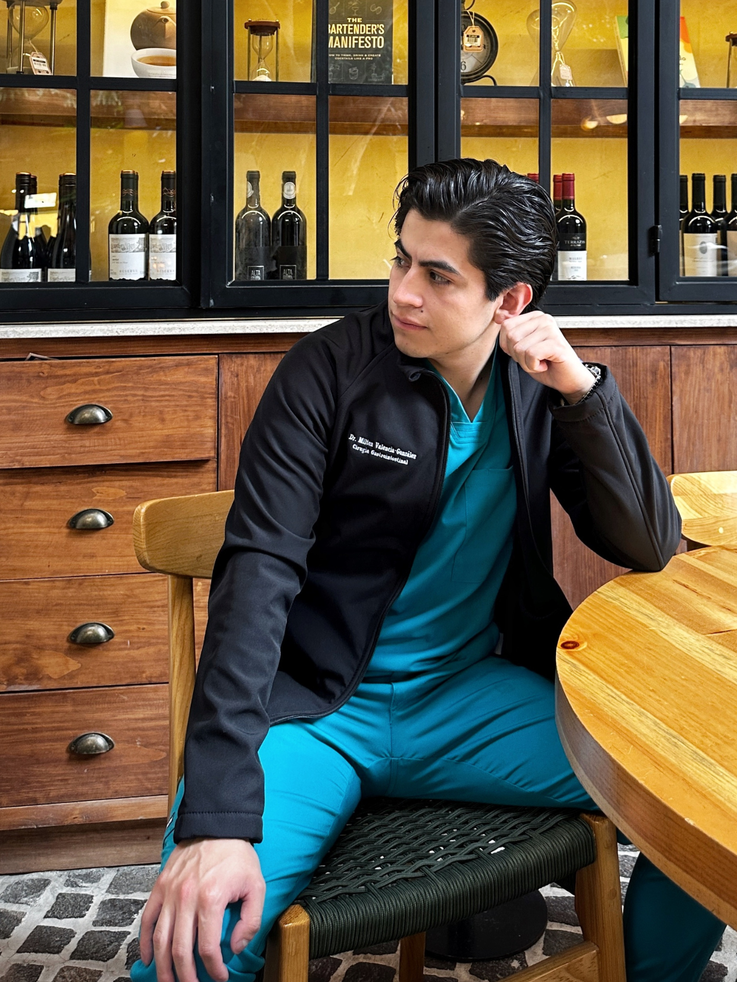 Scrub Jacket Black Hombre + Bordado gratis de nombre y especialidad