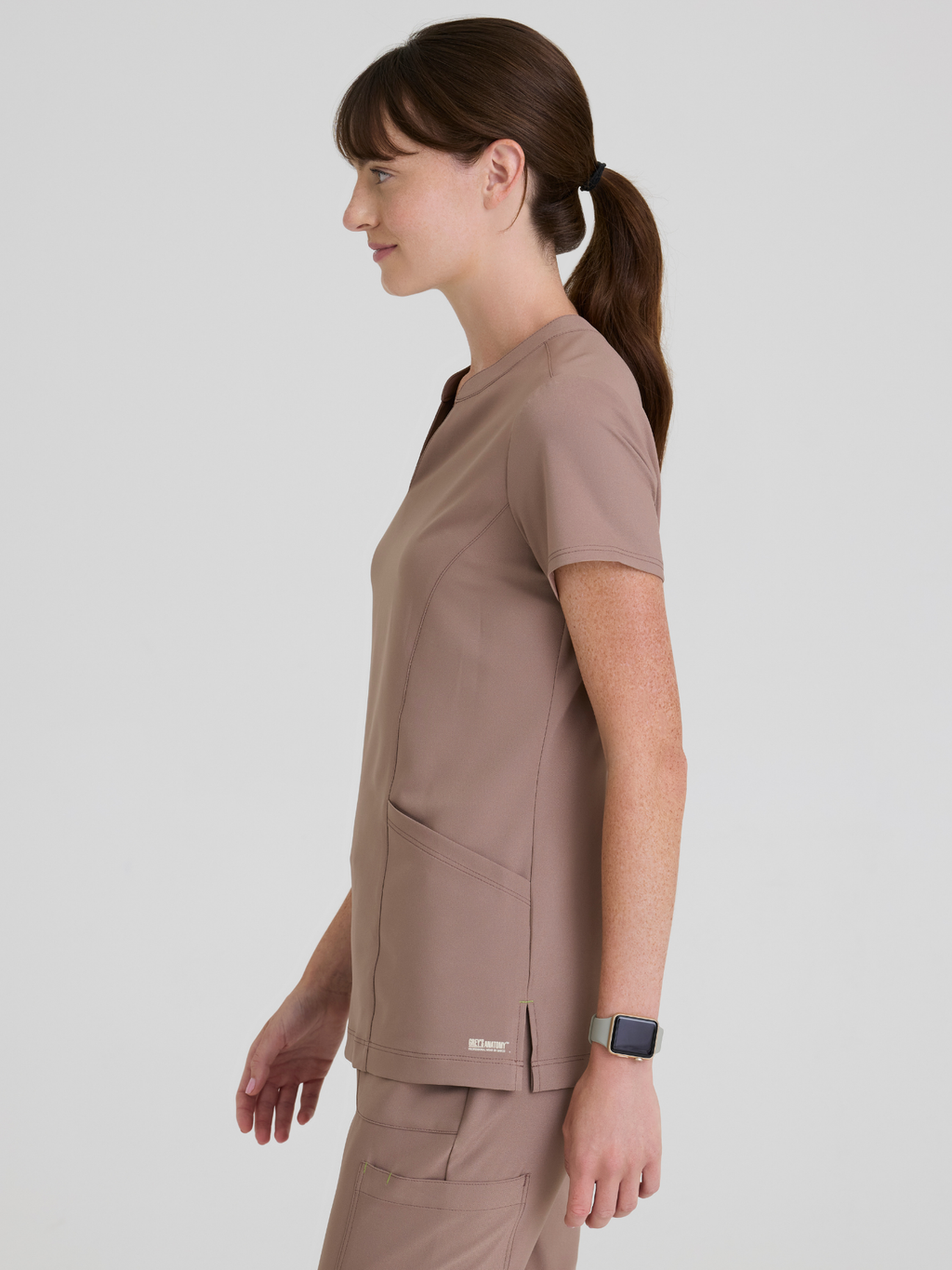 Grey’s Anatomy™ Scrubs Sky Flare Mujer Driftwood