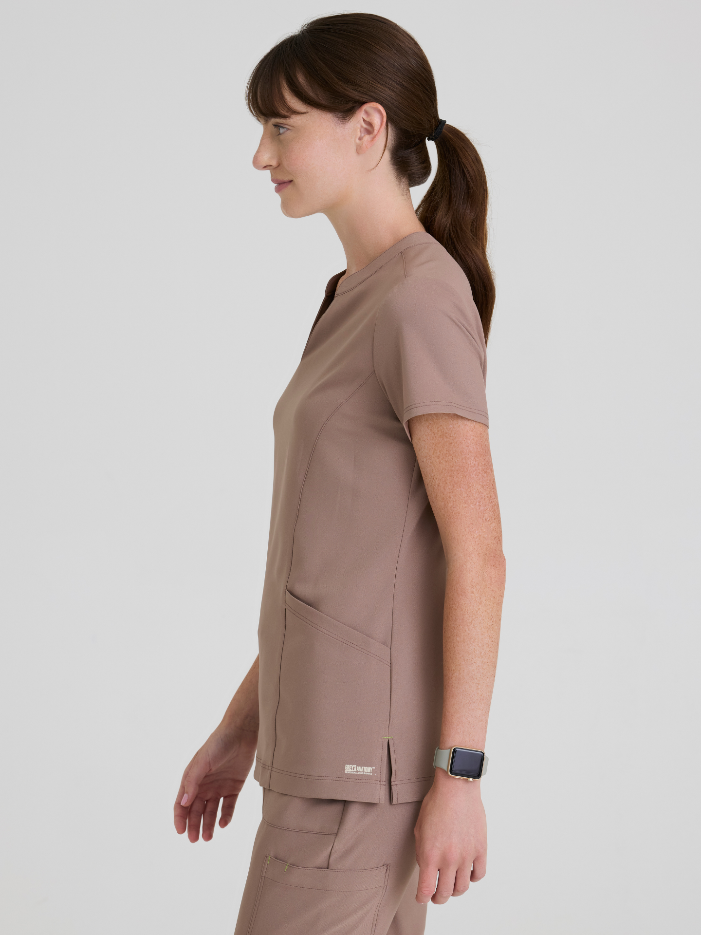 Grey’s Anatomy™ Scrubs Sky Flare Mujer Driftwood