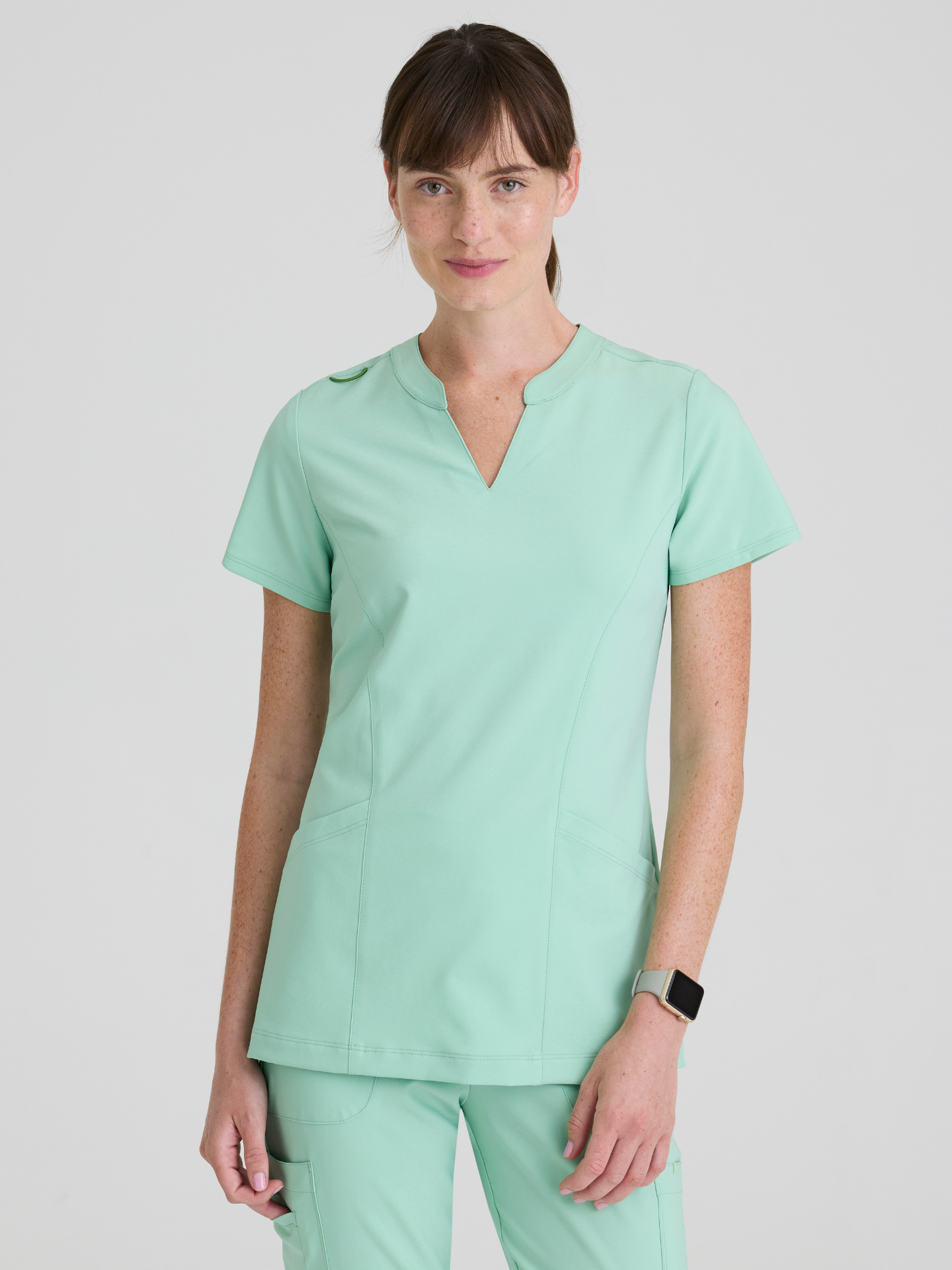 Grey’s Anatomy™ Scrubs Sky Flare Mujer Soft Melon