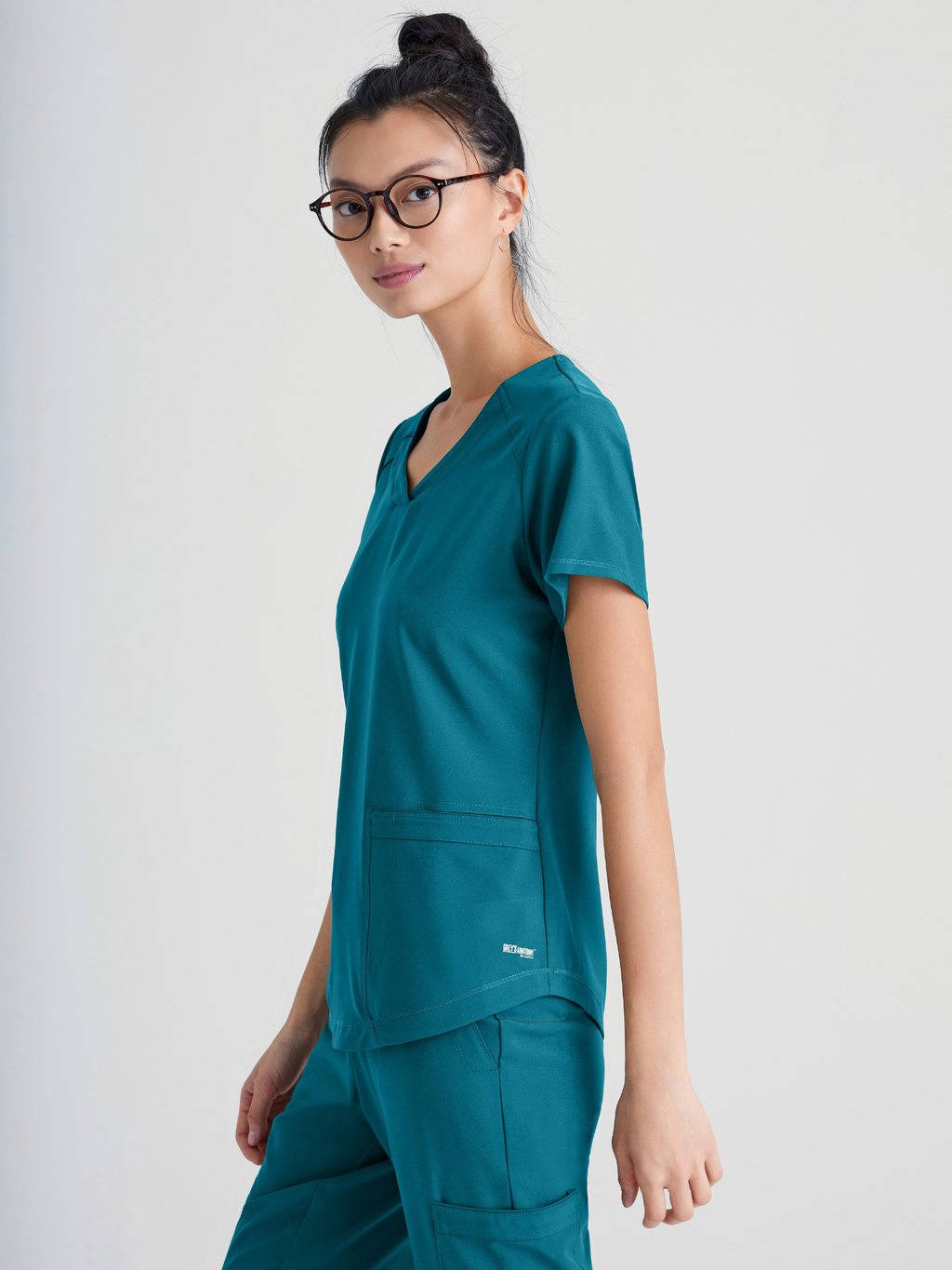 Grey’s Anatomy™ Scrubs Evolve Rhythm Mujer Bahama