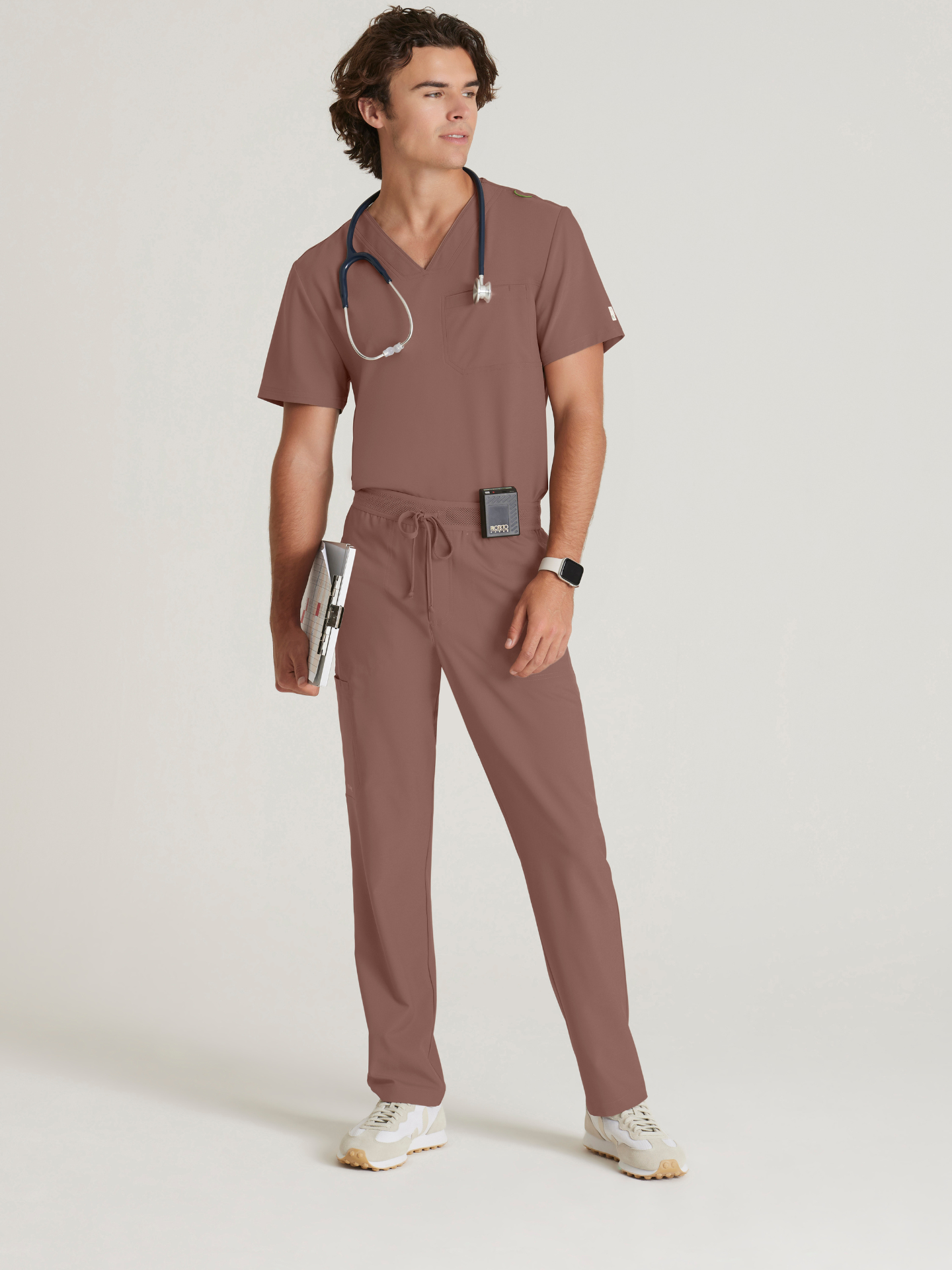 Grey’s Anatomy™ Scrubs Evolve Hombre Driftwood