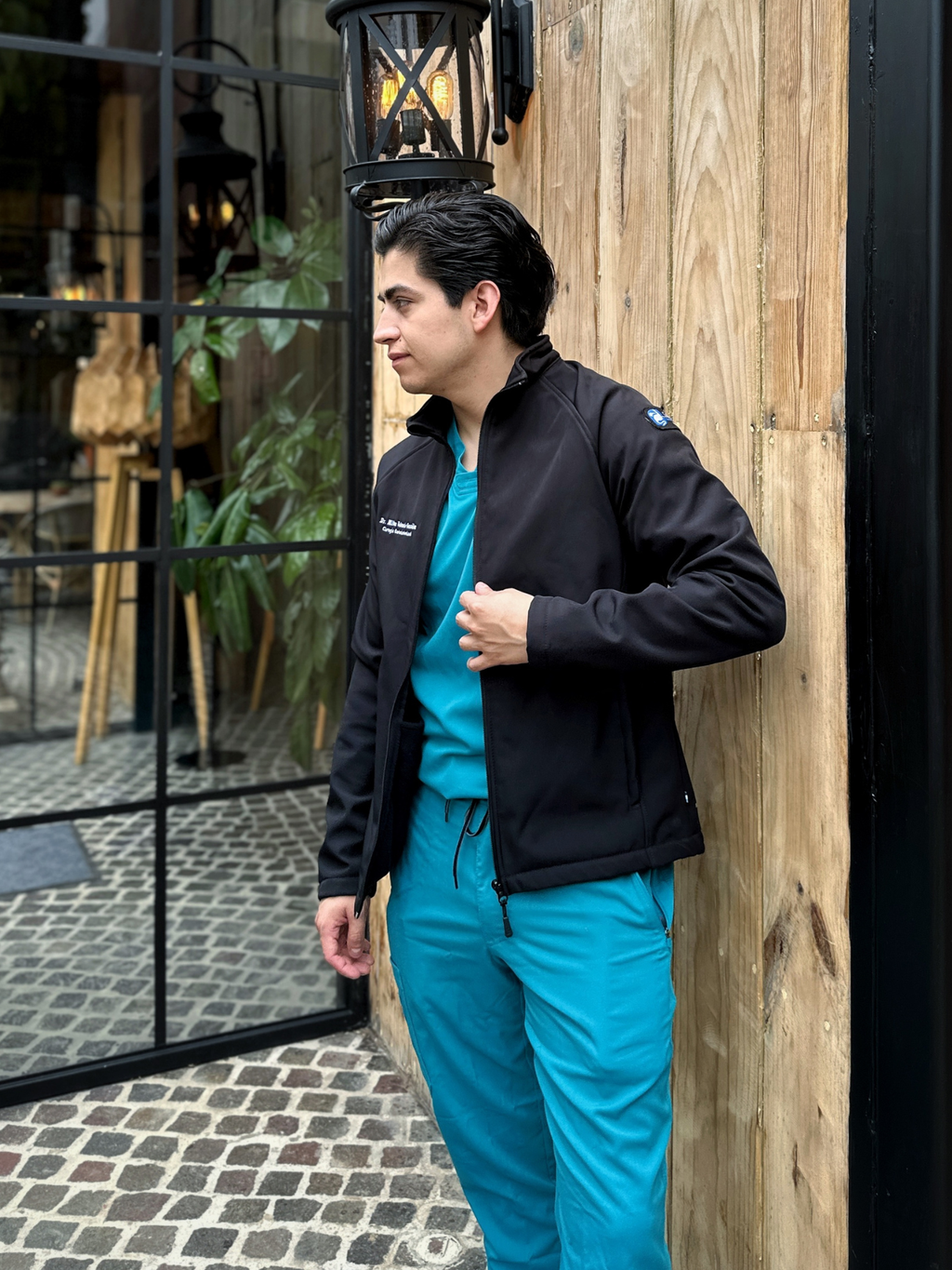Scrub Jacket Black Hombre + Bordado gratis de nombre y especialidad