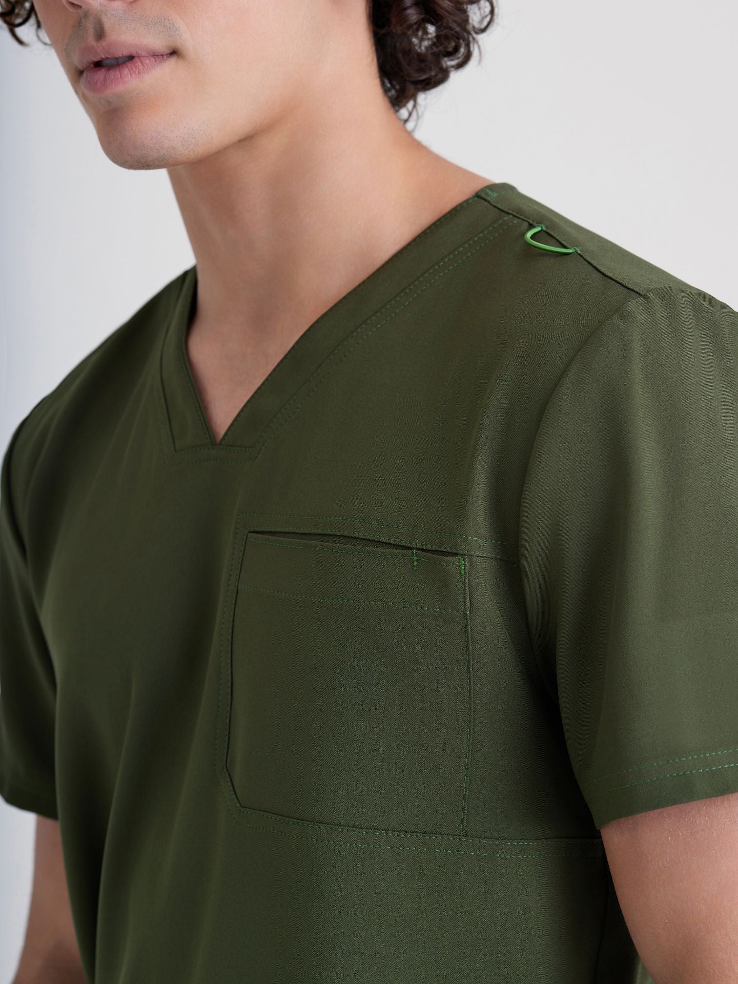 Grey’s Anatomy™ Scrubs Evolve Hombre Fern