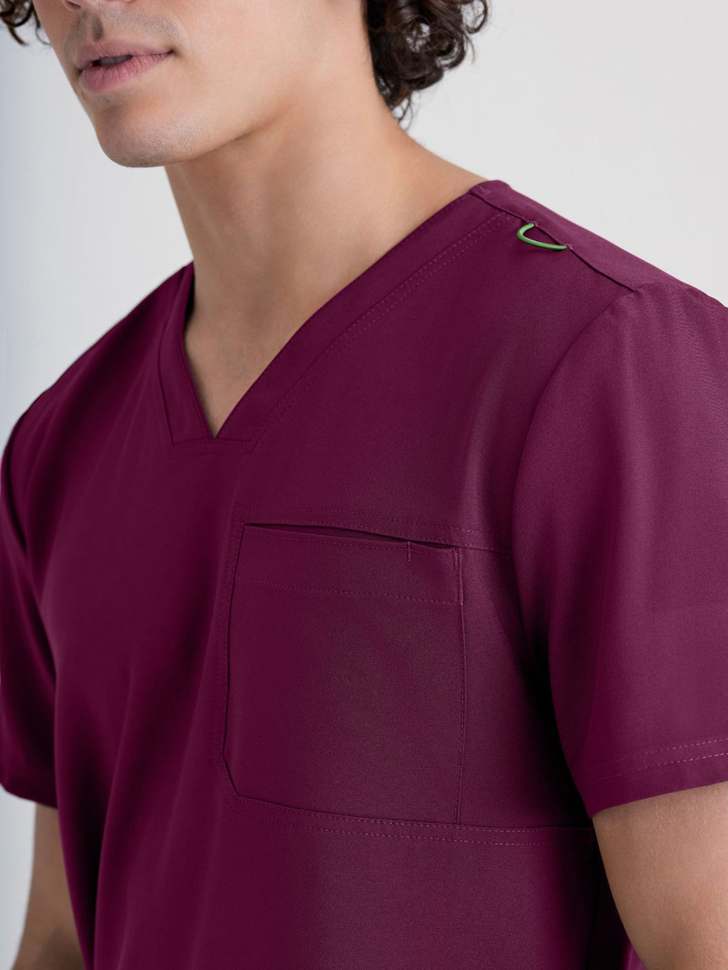 Grey’s Anatomy™ Scrubs Evolve Hombre Wine