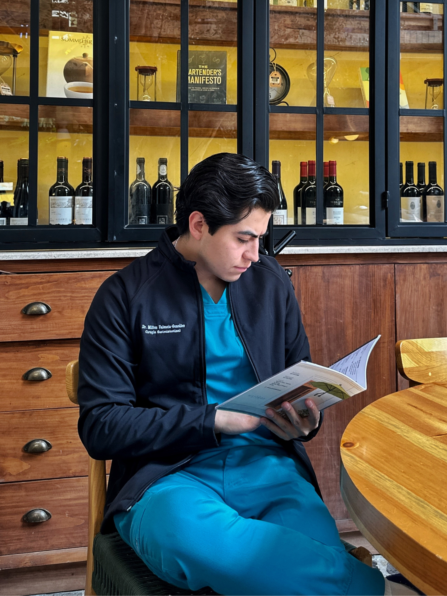 Scrub Jacket Black Hombre + Bordado gratis de nombre y especialidad