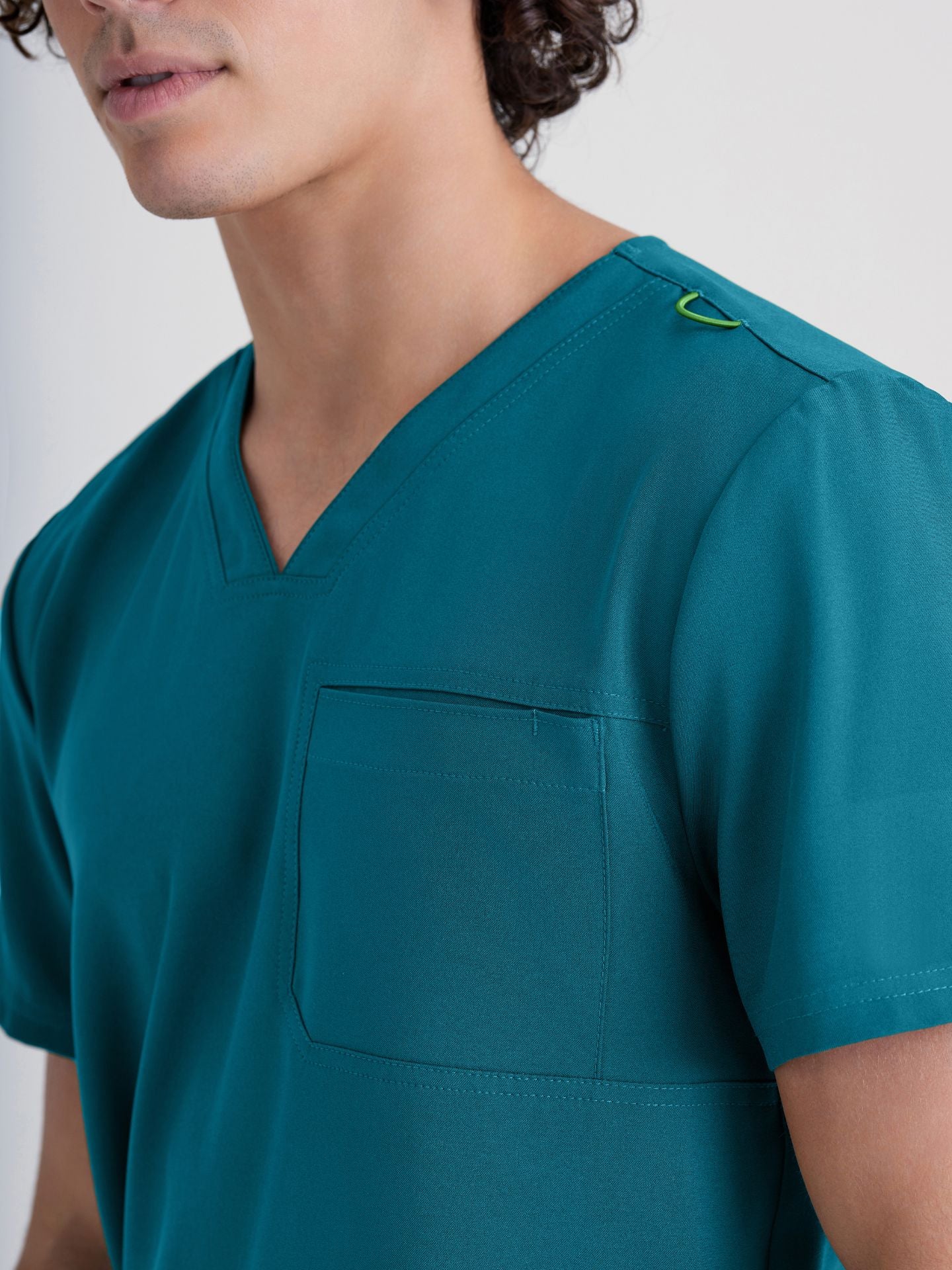 Grey’s Anatomy™ Scrubs Evolve Hombre Bahama