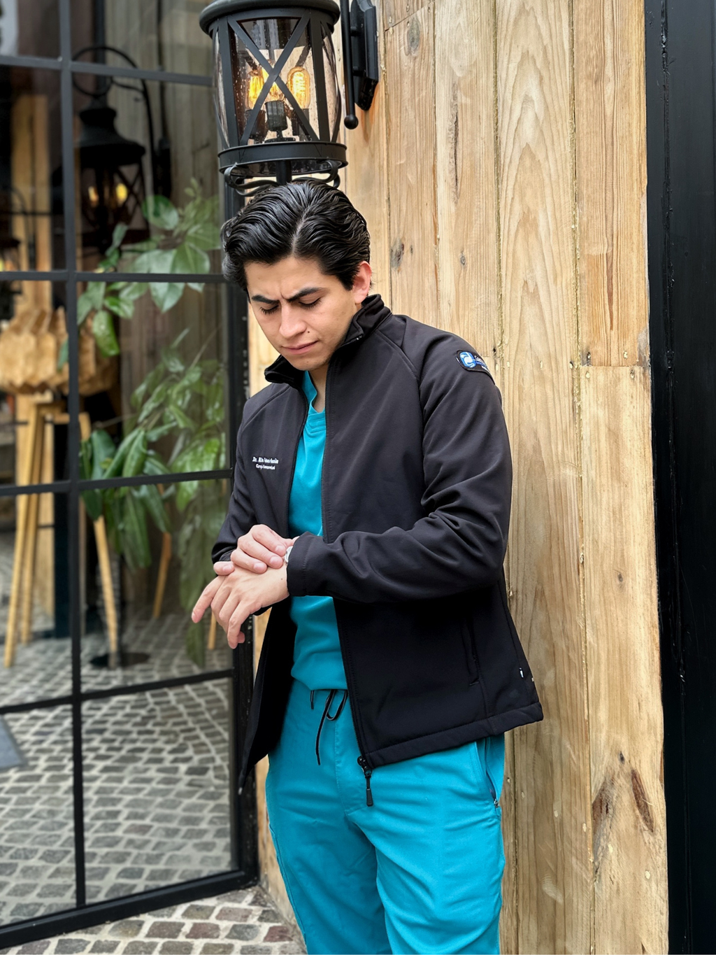 Scrub Jacket Black Hombre + Bordado gratis de nombre y especialidad