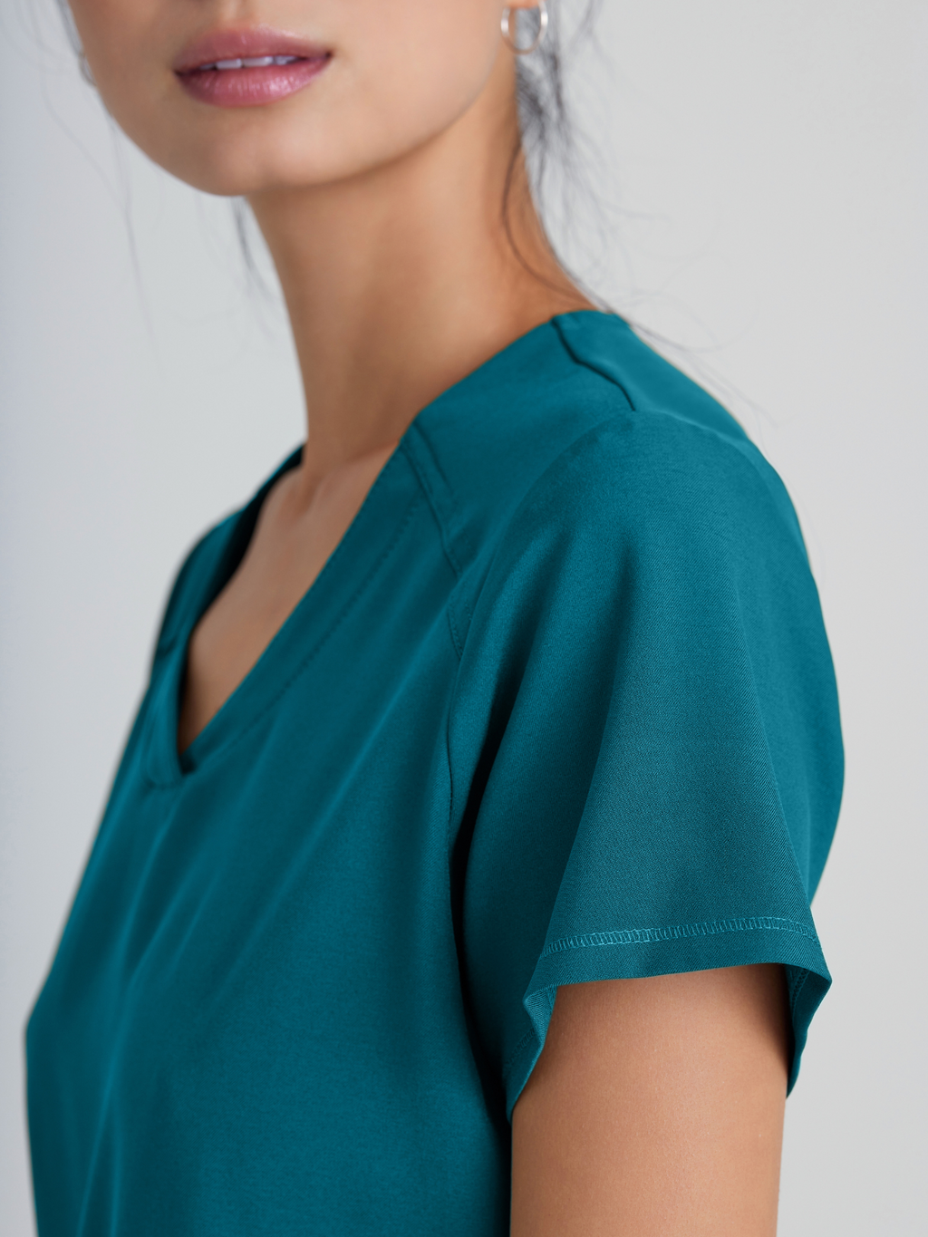 Grey’s Anatomy™ Scrubs Evolve Rhythm Mujer Bahama