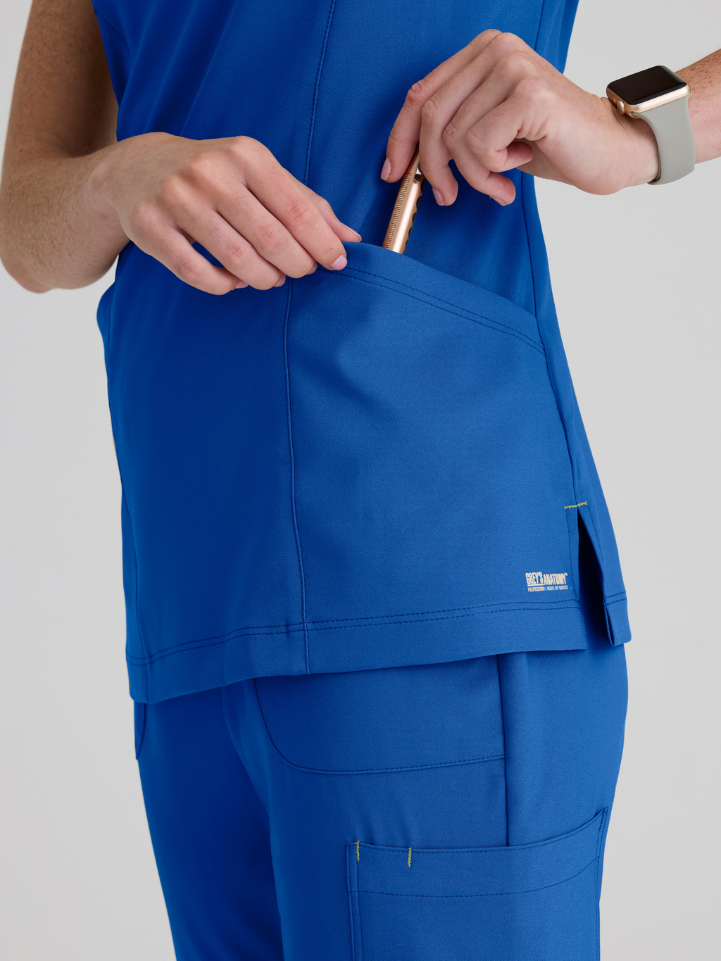 Grey’s Anatomy™ Scrubs Sky Flare Mujer New Royal