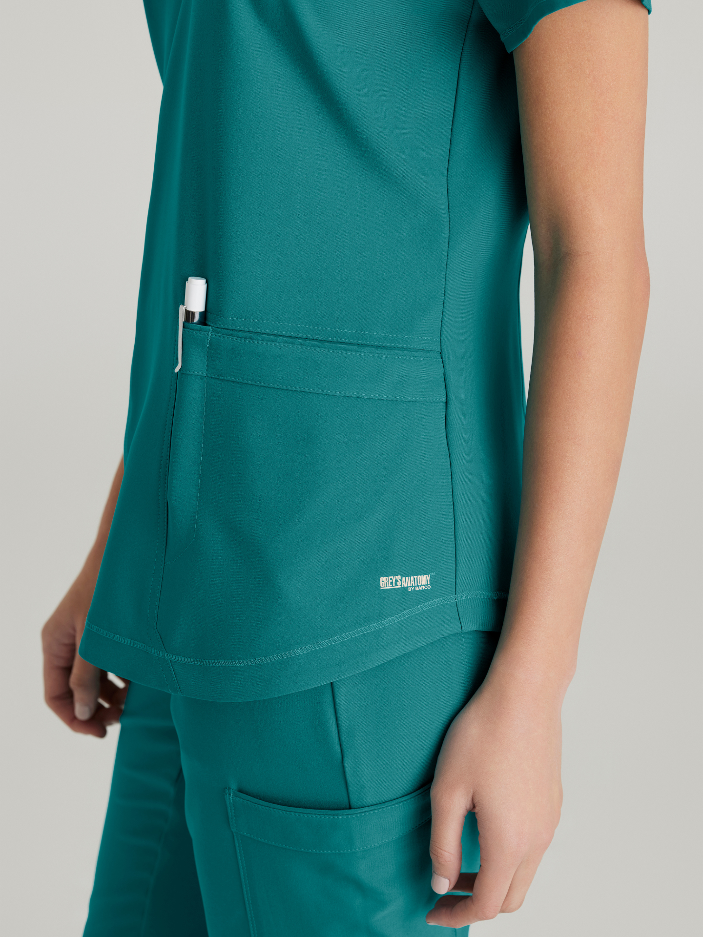 Grey’s Anatomy™ Scrubs Evolve Rhythm Mujer Teal