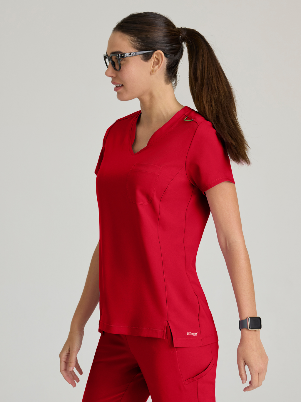 Grey’s Anatomy™ Scrubs Evolve Rhythm Mujer True Red