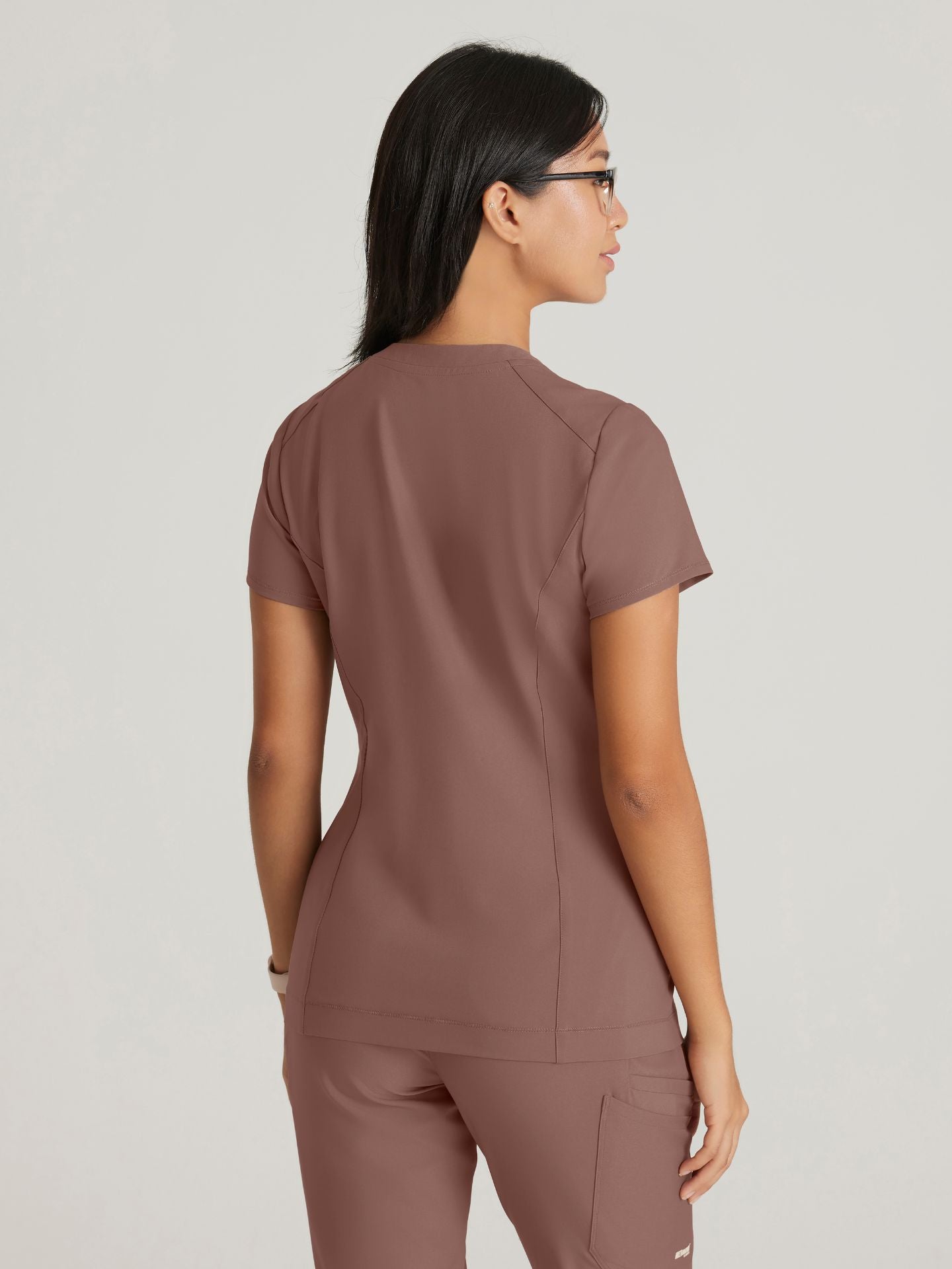 Grey’s Anatomy™ Scrubs Evolve Sway Mujer Driftwood