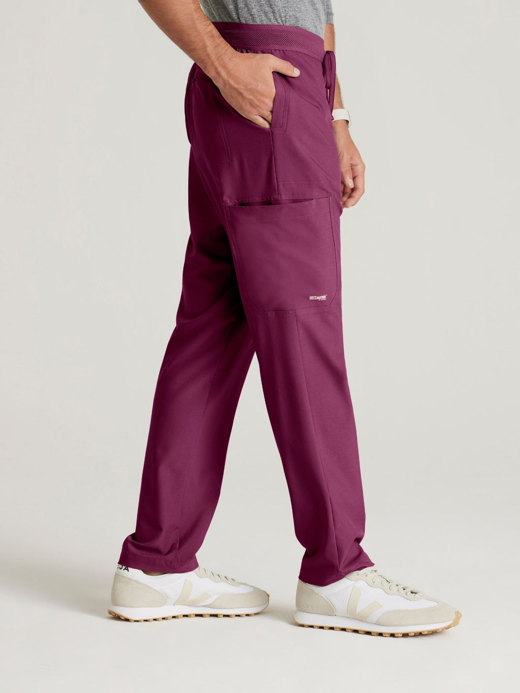 Grey’s Anatomy™ Scrubs Evolve Hombre Wine