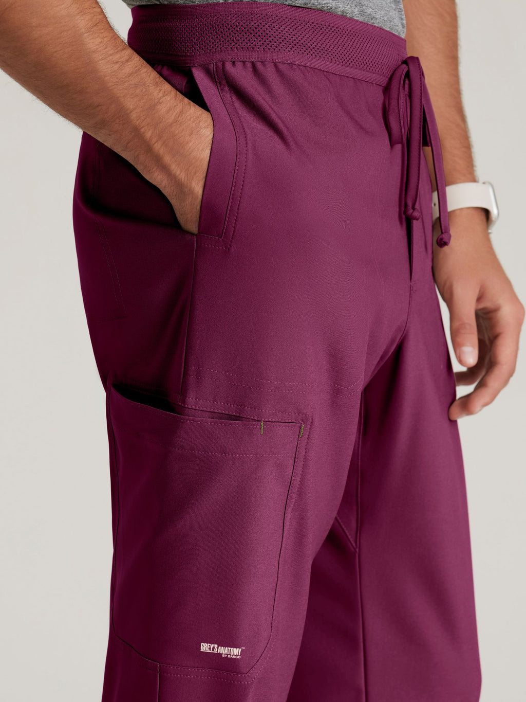 Grey’s Anatomy™ Scrubs Evolve Hombre Wine