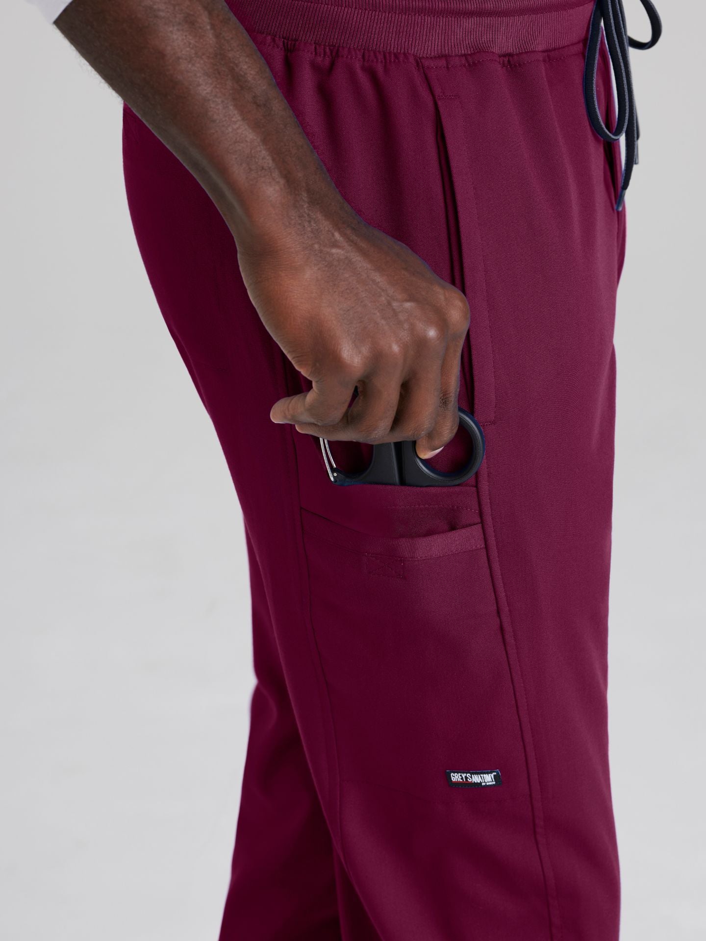 Grey’s Anatomy™ Scrubs Spandex Hombre Wine