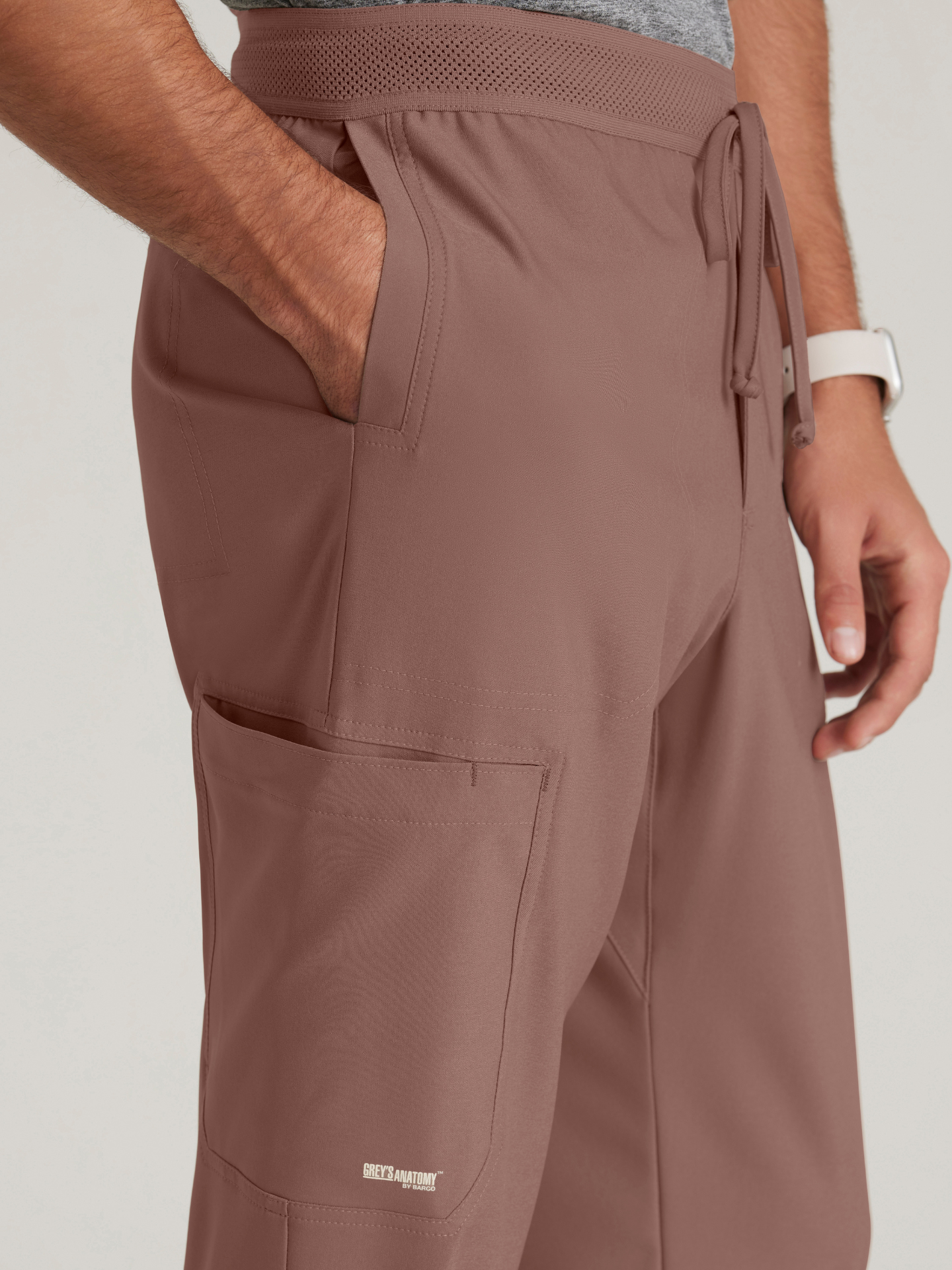 Grey’s Anatomy™ Scrubs Evolve Hombre Driftwood